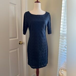 EUC Banana Republic LBD circle embroidered mesh detail. Black size 6